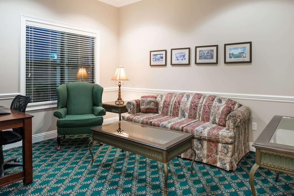 Days Inn by Wyndham Paducah I-24 Exit 4 Lobby