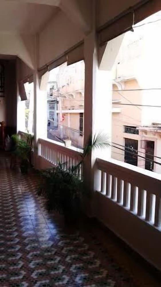 Class Colonial Aparta Hotel Property Grounds