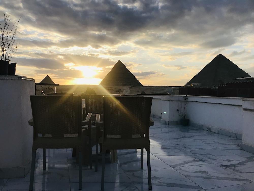Sunshine Pyramids View Inn Exterior