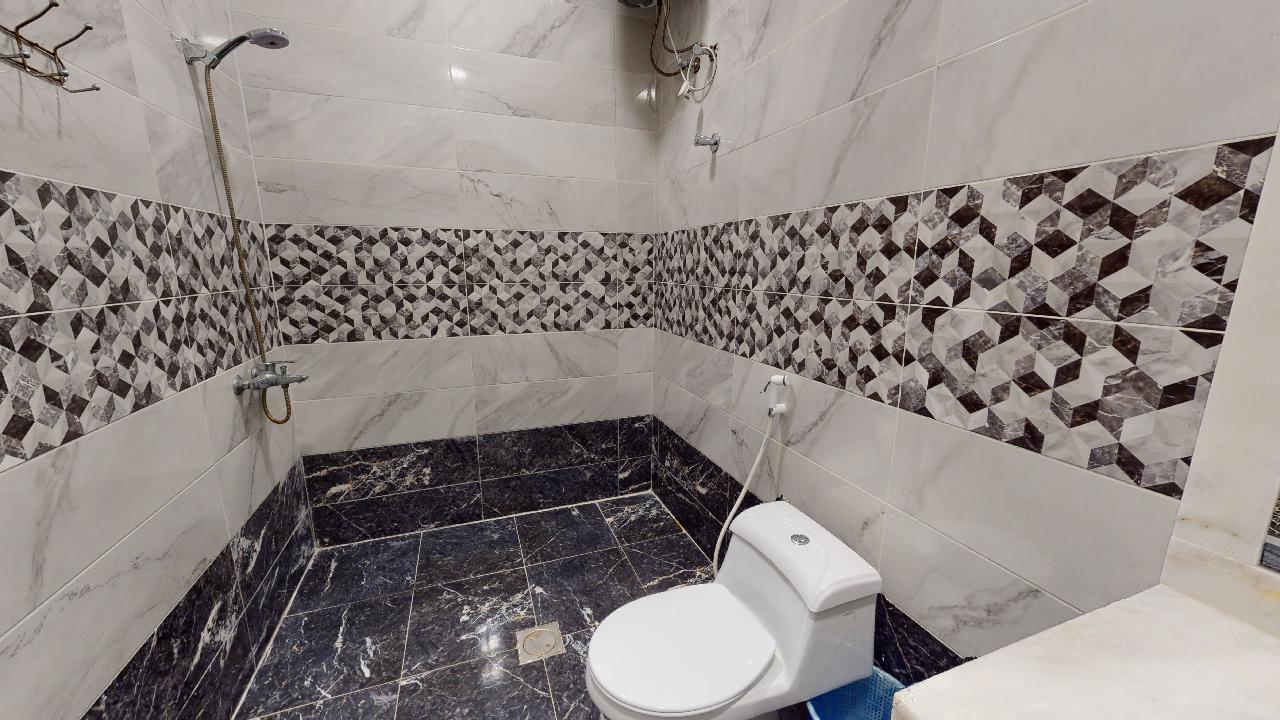 Comfy Chalet with Comfortable and Simple Furniture | 1510 Bathroom