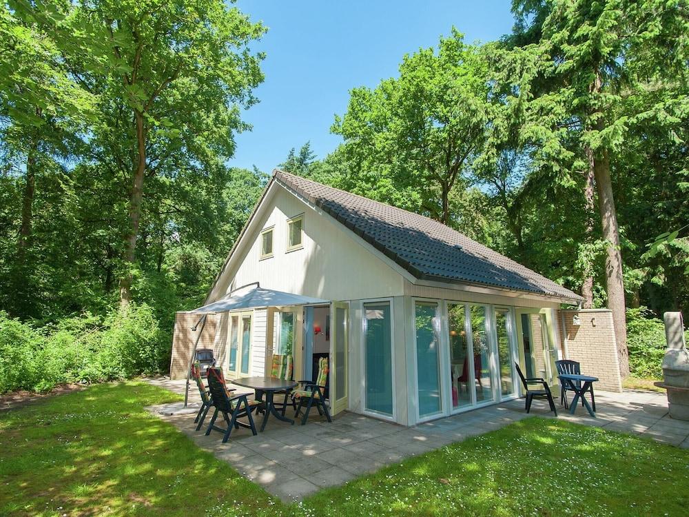 Superb Villa in the Woods of Gaasterland With Wifi and Fireplace المنطقة الخارجية