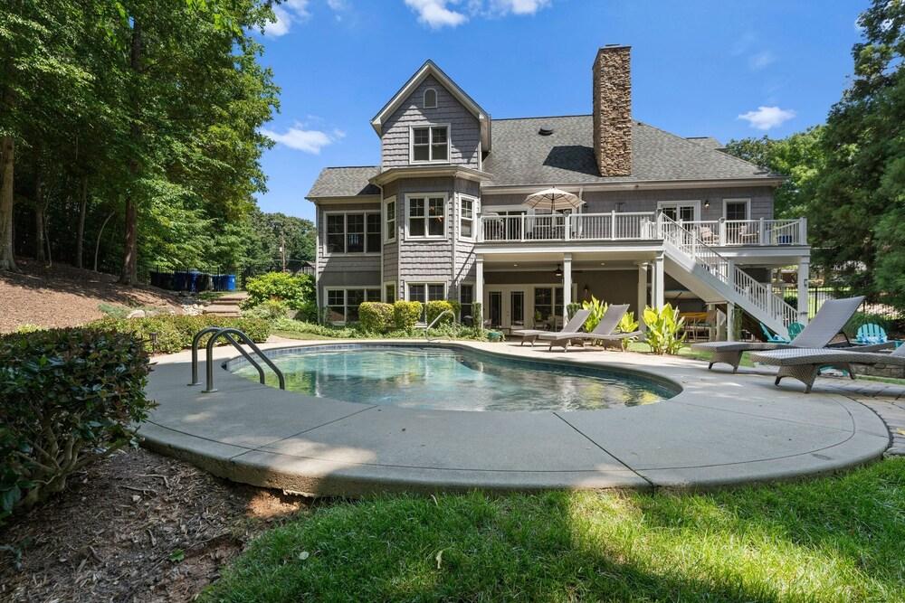 Making Waves by Avantstay Sleeps 20 Pool