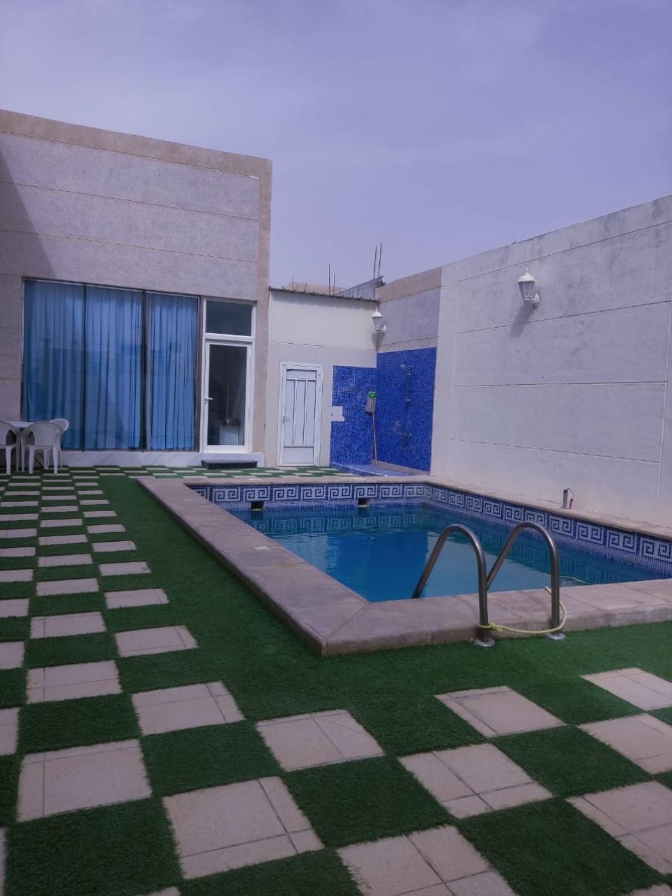 شاليه بتصميم مريح بمسبح وألعاب مائية | 3623 حمام سباحة