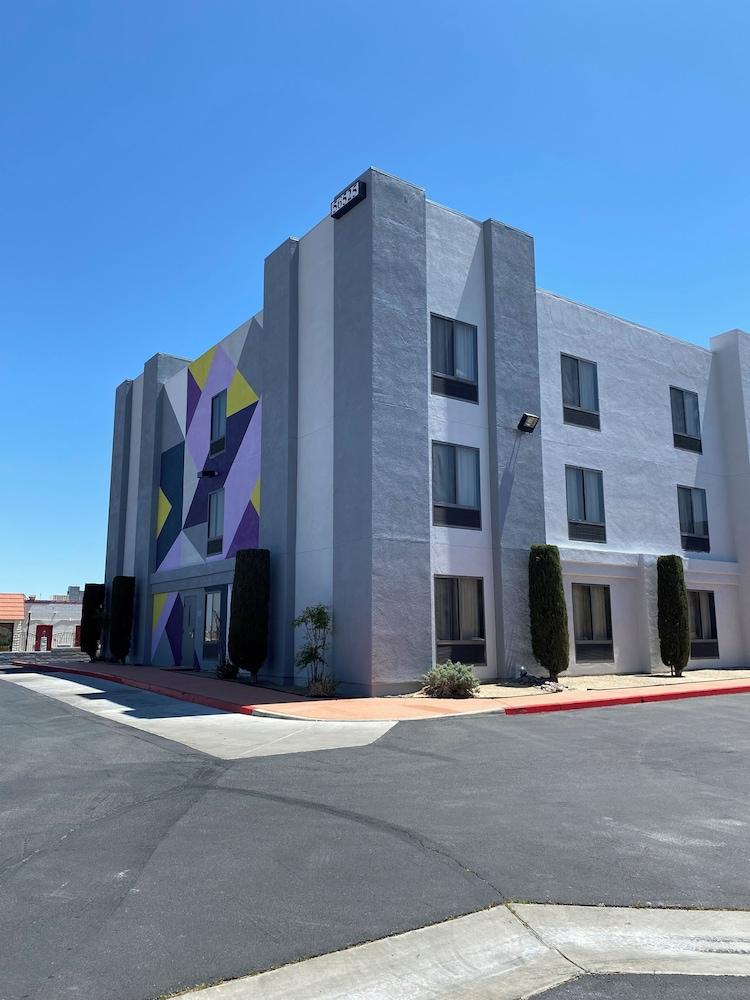Spark by Hilton Yucca Valley Joshua Tree Exterior