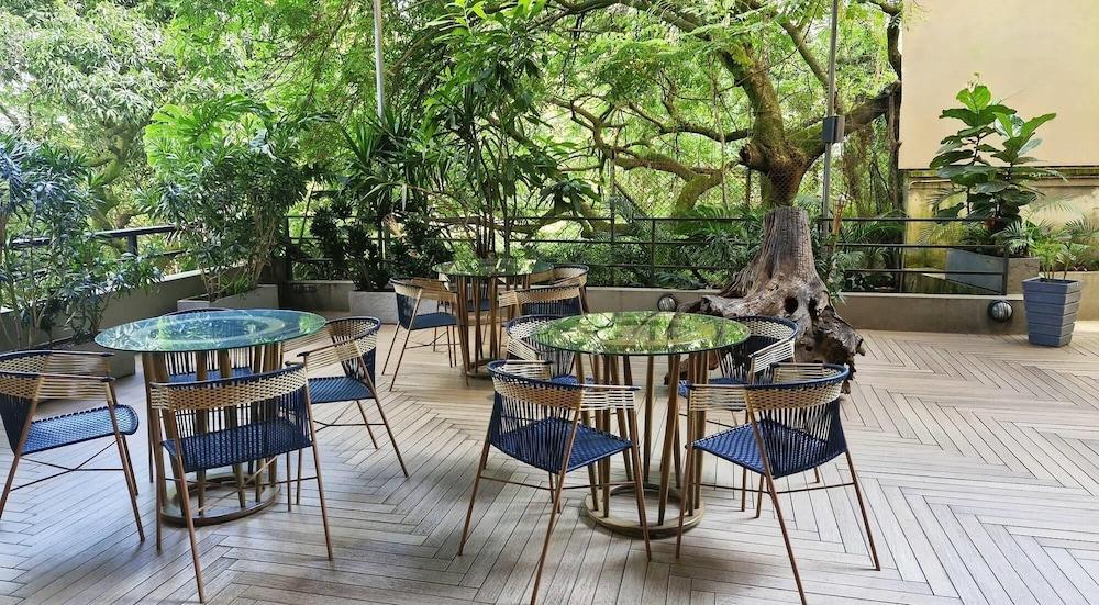 في جراند هوتل، إهميمبر أوف راديسون إنديفيدوالز الردهة