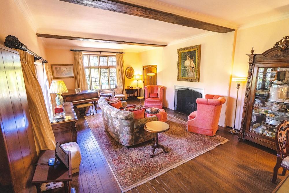 Old Monterey Inn Interior