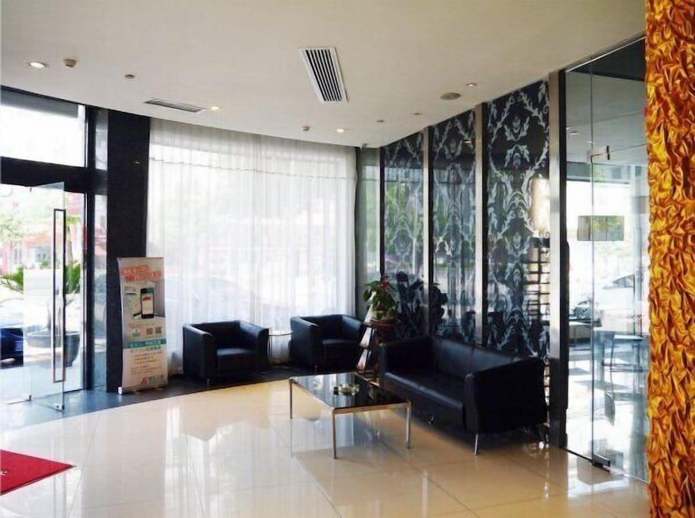 جينجيانغ إن زوجي داتانغ هوتل الردهة