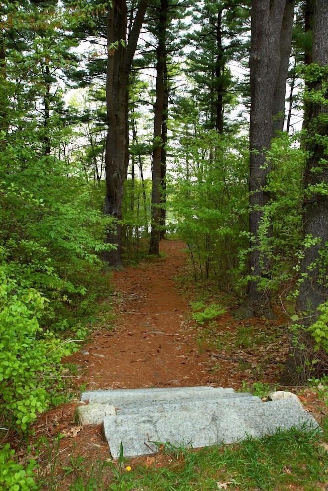 Warren Conference Center and Inn Property Grounds