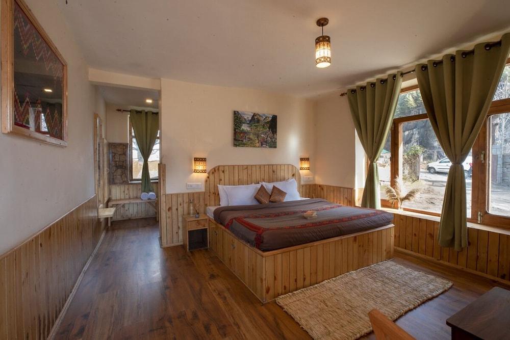 Ride Inn Cafe and Resort Room