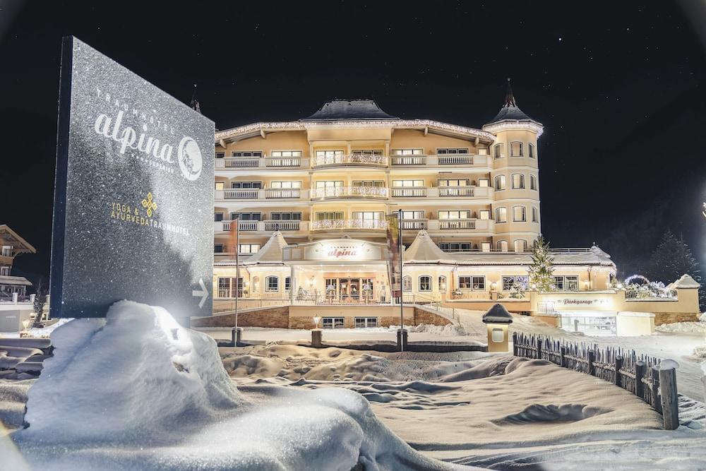 تراوم هوتل ألبينا - يوغا آند أيورفيدا أدالغس فقط