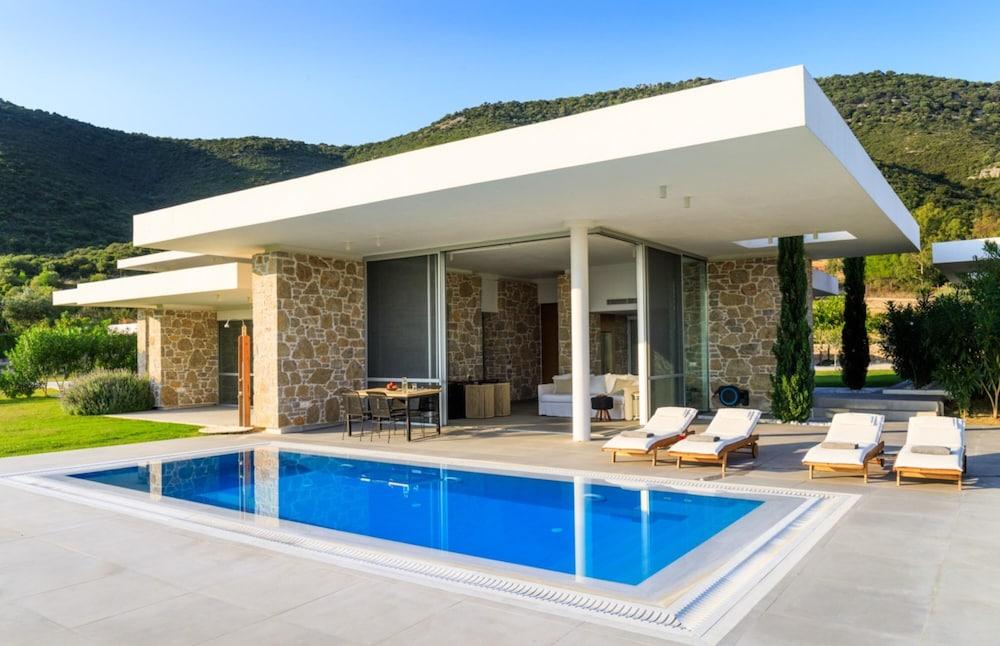 Varko - Apollo in Lefkada Room