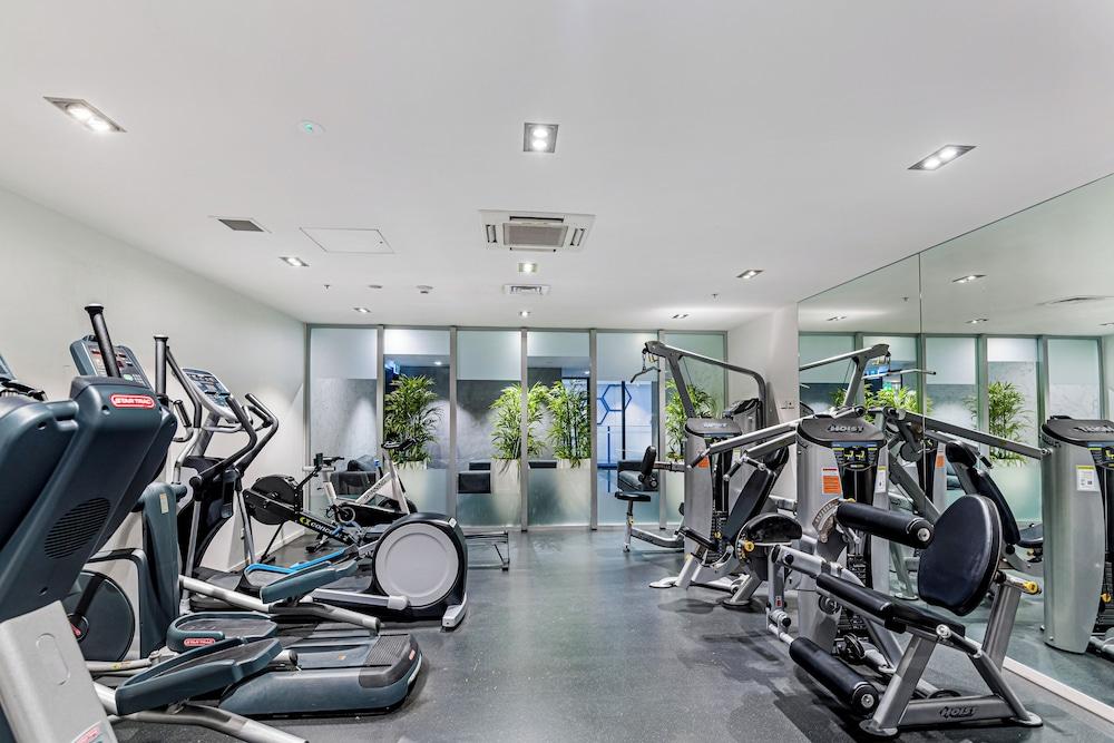 Stylish+Modern Unit - Balcony & Pool Zodiak Stays Fitness Facility