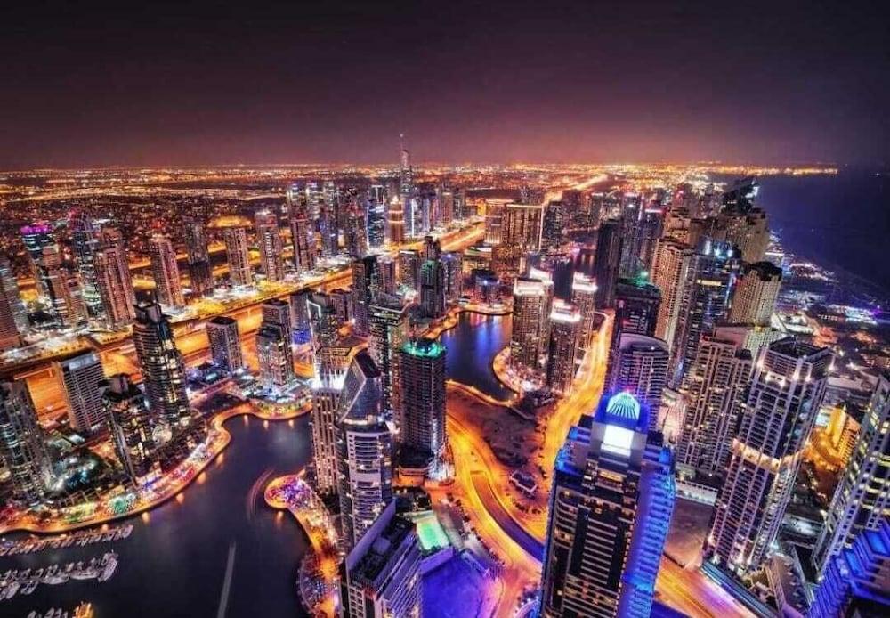 Sky Line View Exterior