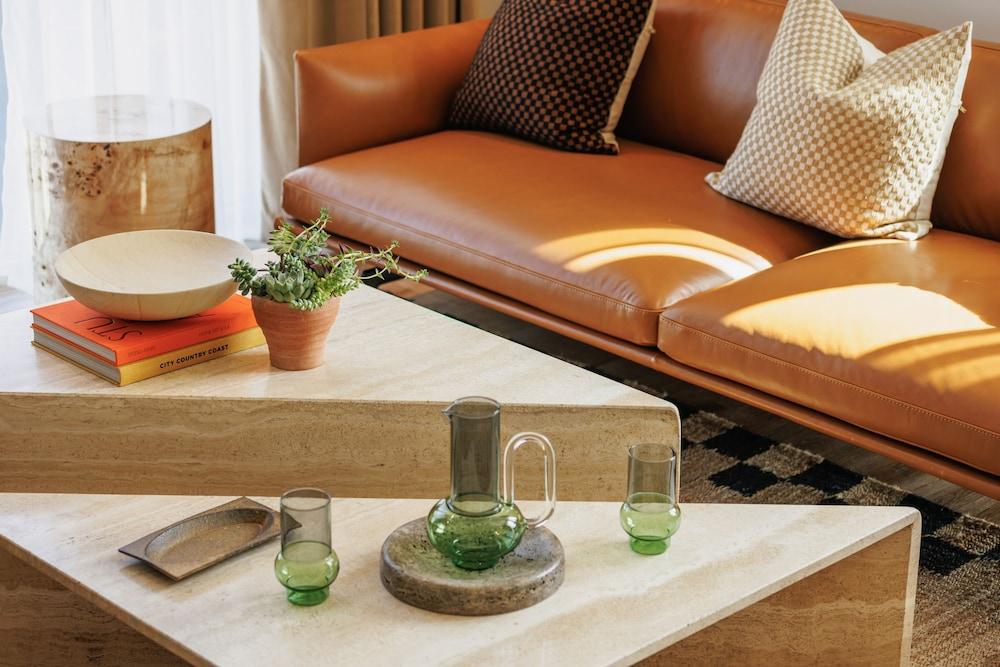 Sophisticated Studio Flat With Rooftop Access Room