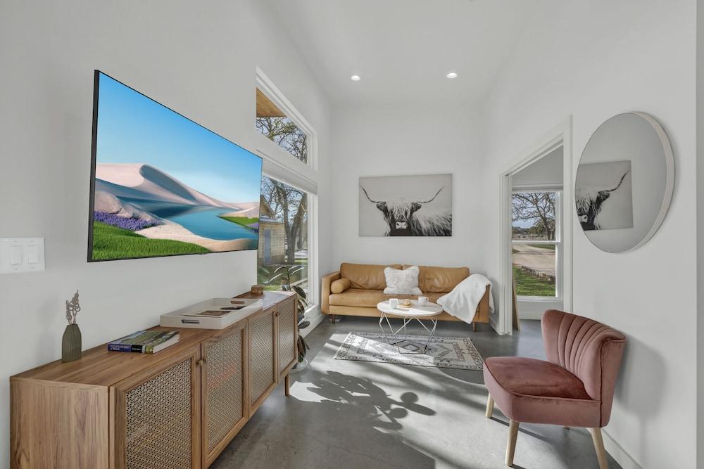 كازا سيرينا أون 26 أكرس ويذ فايربيت