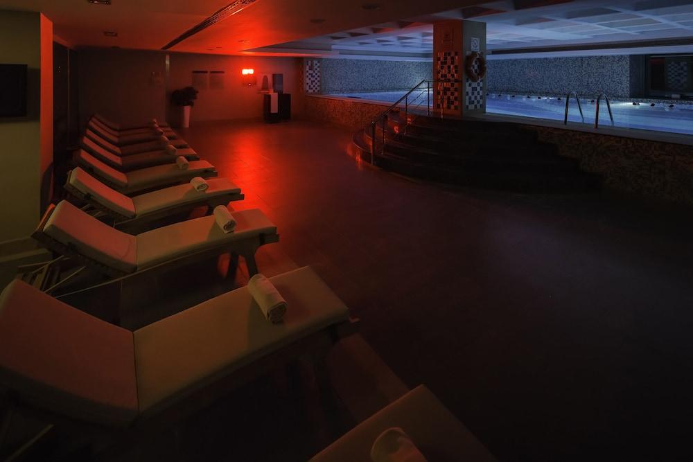 Titanic Port Bakirkoy Indoor Pool