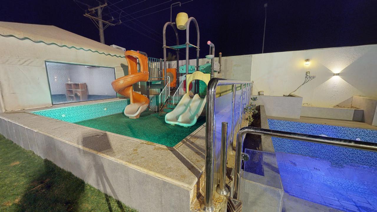 شاليه بتصميم مريح وأثاث مريح وبسيط | 1246 زحليقة مائية