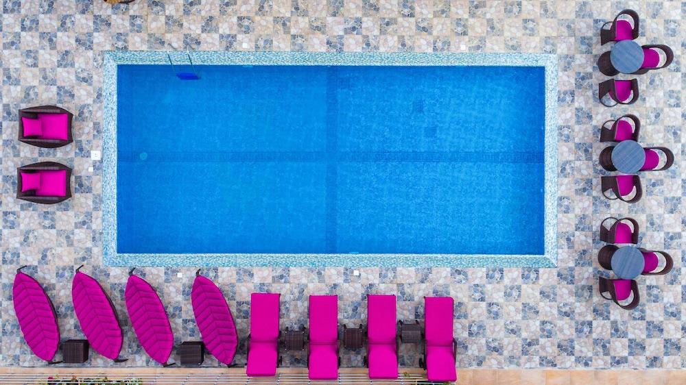 ذا جرين أوف أويسترباي حمام سباحة مكشوف