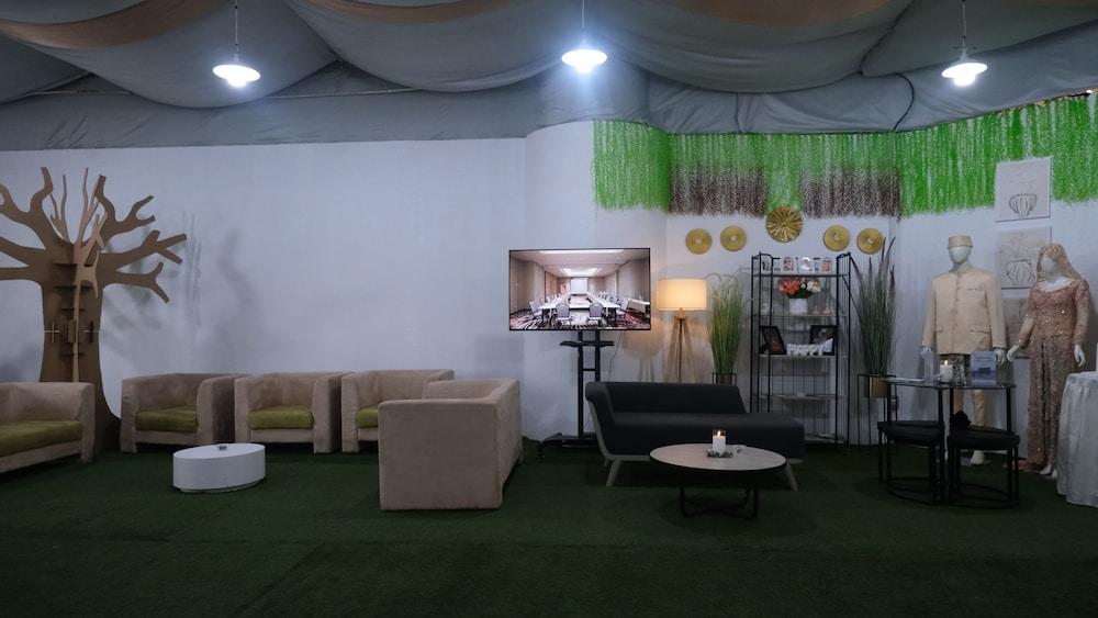 هاريس هوتل آند كونفينشن سيبينونج سيتي مول بوجور المنطقة الخارجية