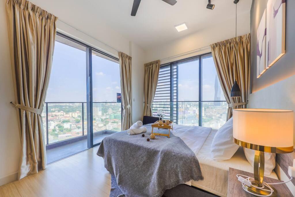 كونتينيو تى ار اكس كورنر هاوس + 2 بالكونيز+ 2 رومز أخرى