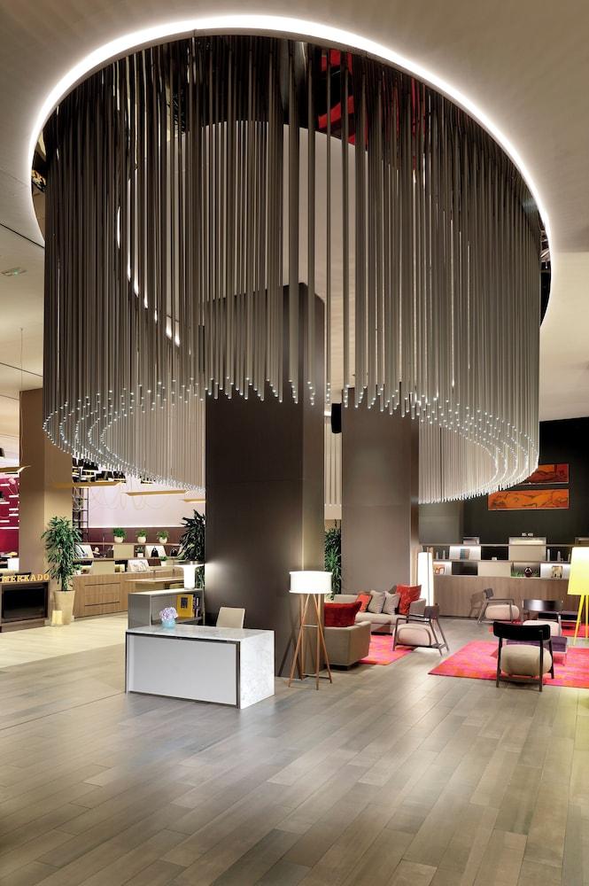 ذا ليفيل آت ميليا بارسيلونا سكاي منطقة الاستقبال