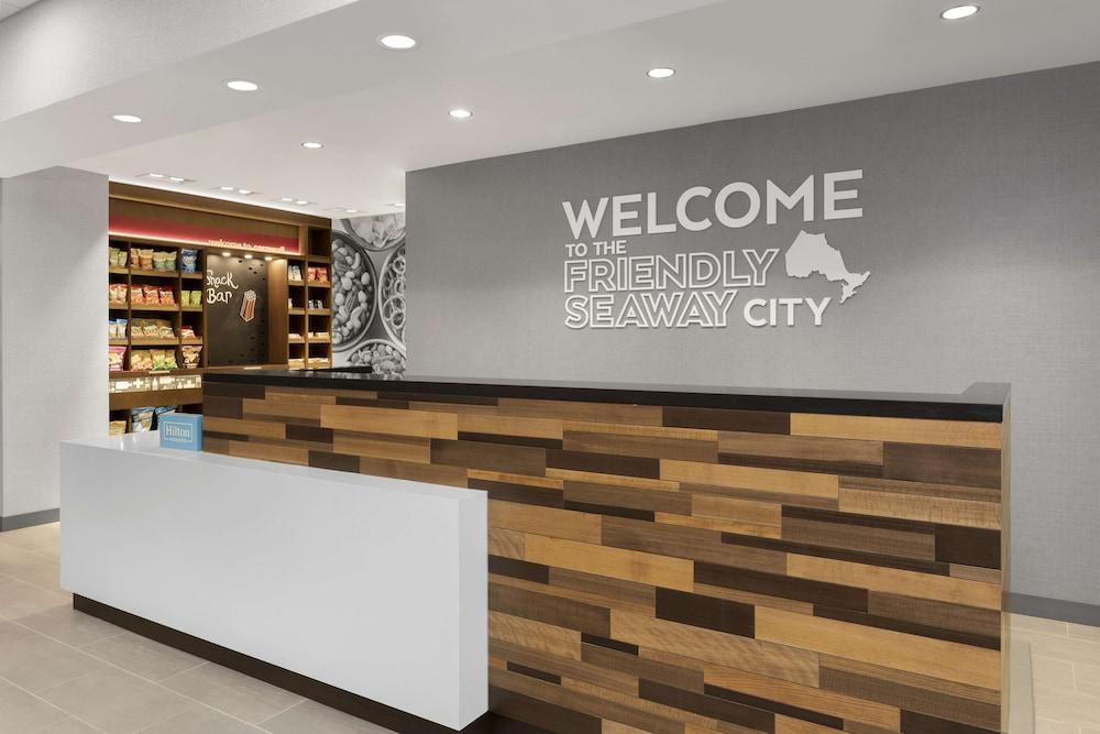 هامبتون إن باي هيلتون كورن وول منطقة الاستقبال