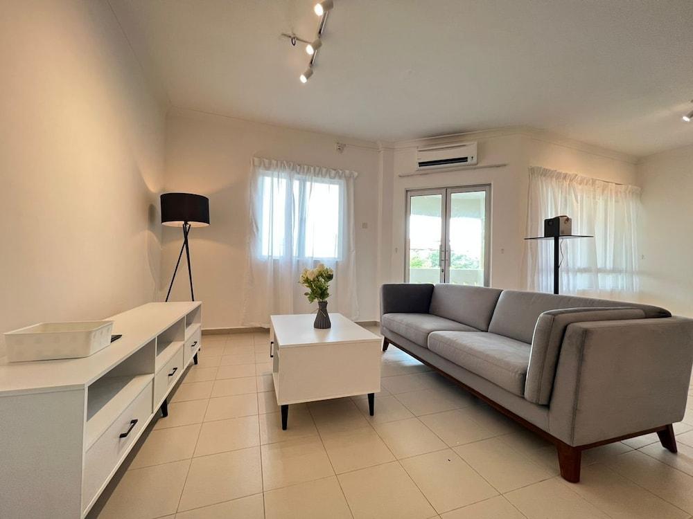 تيارا ديسارو باي أنتليرزون