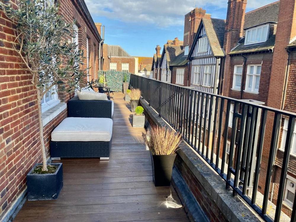 Rooftop View Canterbury, Kent Property Grounds