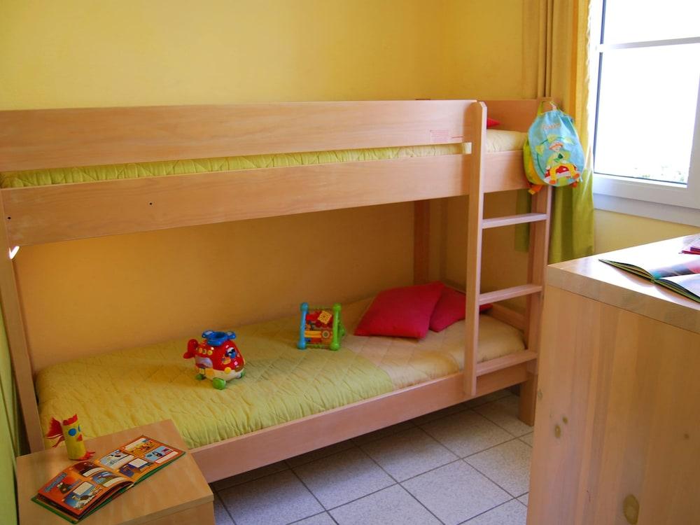 كولورفول أبارتمنت ويذ بالكوني أور تيراس 500إي فروم ذا سي غرفة