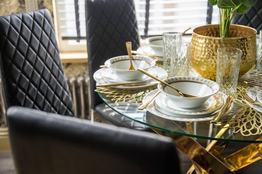 لاكشري فيرساس سليبس 10، هوتوب، بول تابل، سكي تي