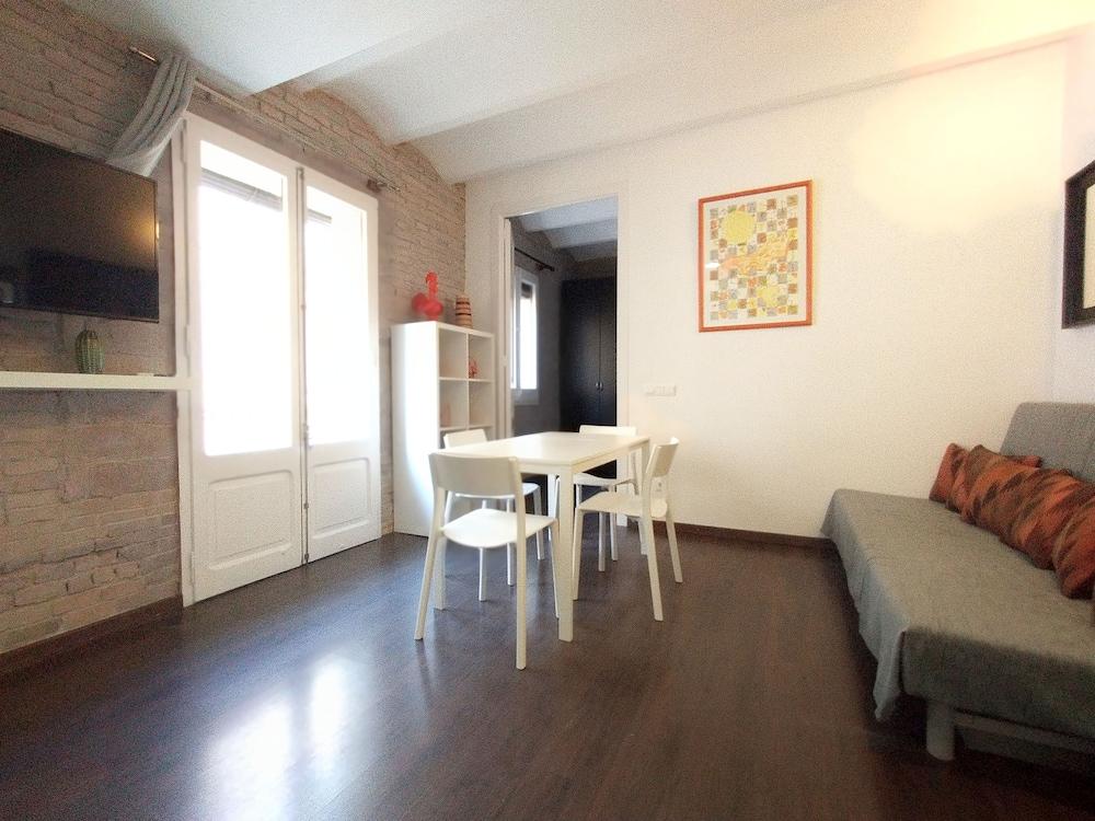 Barceloneta Apartment With Balcony Featured Image