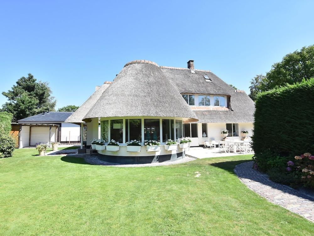 Unique Luxury Villa on the Edge of the Bergerbos With Sauna
