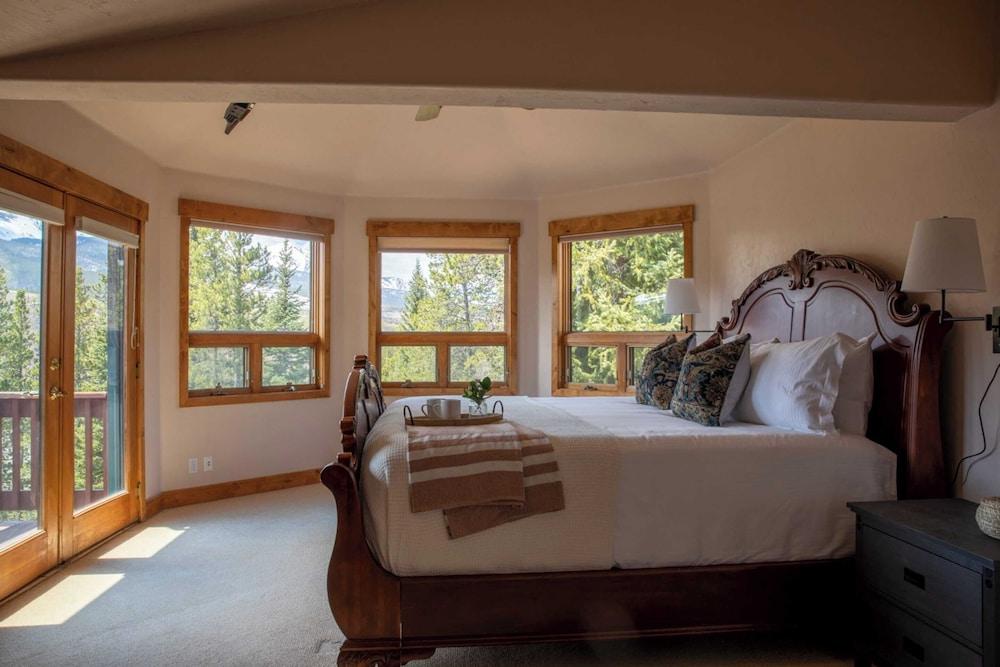 زيندو باي أفانتستاي سيرين ماونتن أبود دبي/ هوت توب آند فيوز