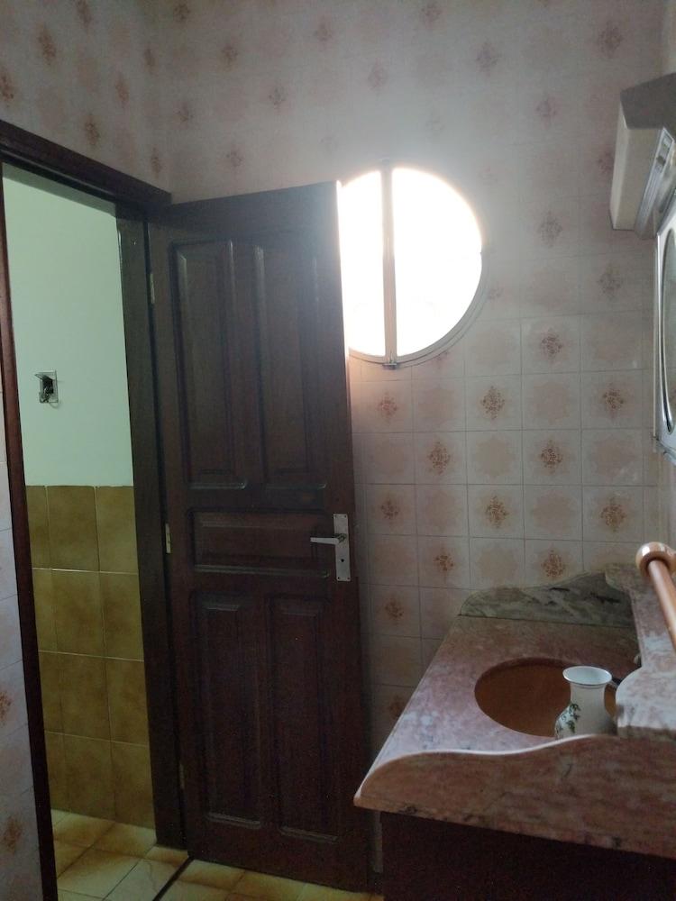 بوزادا كورومبا سنتر غرفة