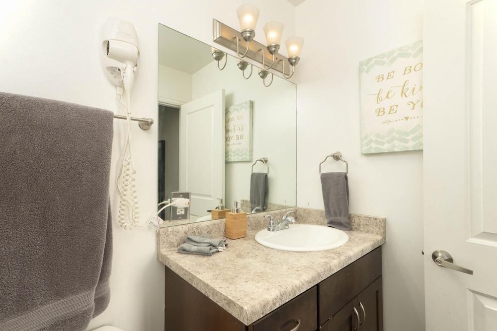 لوفت ستايل آ امت ويذ فاست وي فاي آند جيم غرفة