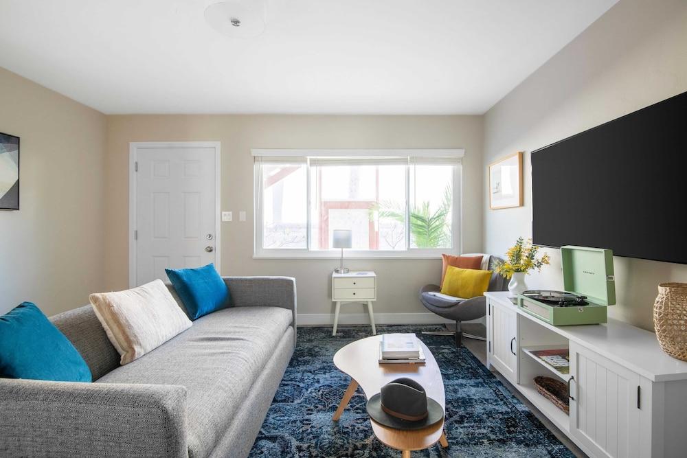 Seashore Buyout by Avantstay Sleeps 21, 7 Spaces