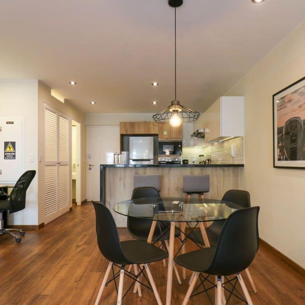 w Splendid 1BR With Balcony in Miraflores Room