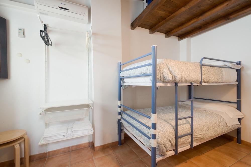 هوليداي هوم كاسا ديل ألباثين غرفة