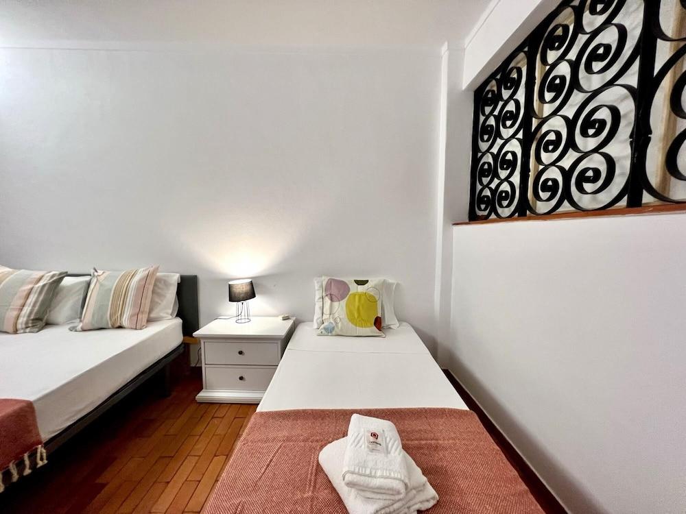 Albufeira Beach Ocean 6 by Homing Room