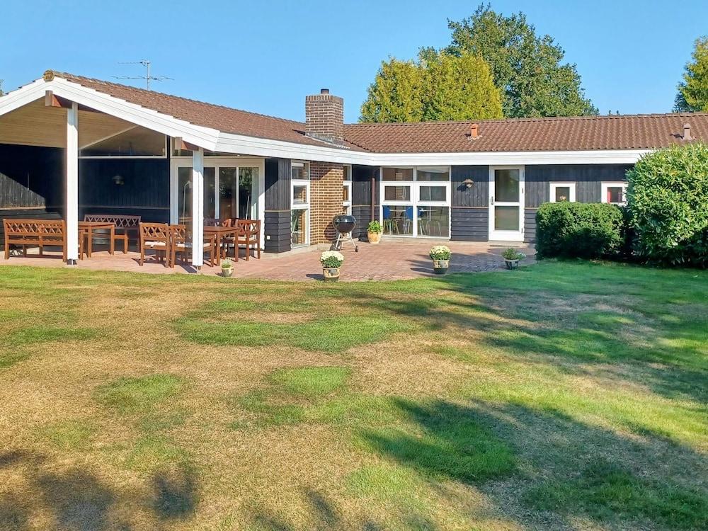 8 Person Holiday Home in Vaeggerlose