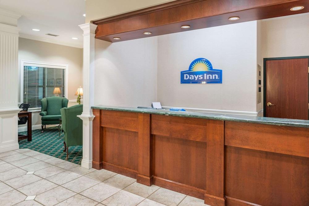Days Inn by Wyndham Paducah I-24 Exit 4 Lobby