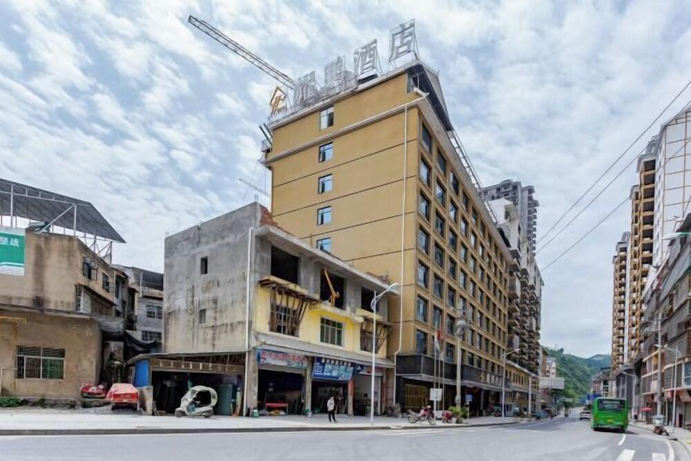 Yaopeng Hotel Exterior
