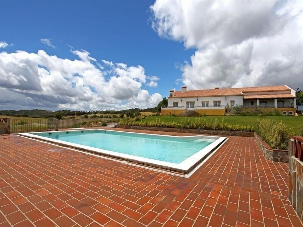 Herdade Naveterra Rural Lodge & Spa