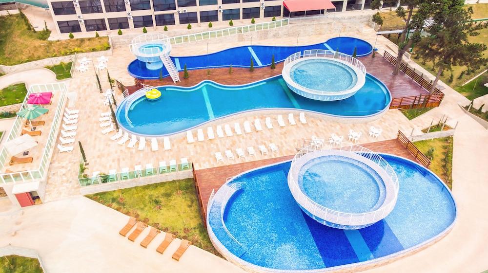 كاسين -ر ومل جمين كلخيف ريزورت بوسوس دي كالداس باي ناسيونال إن منظر من الجو