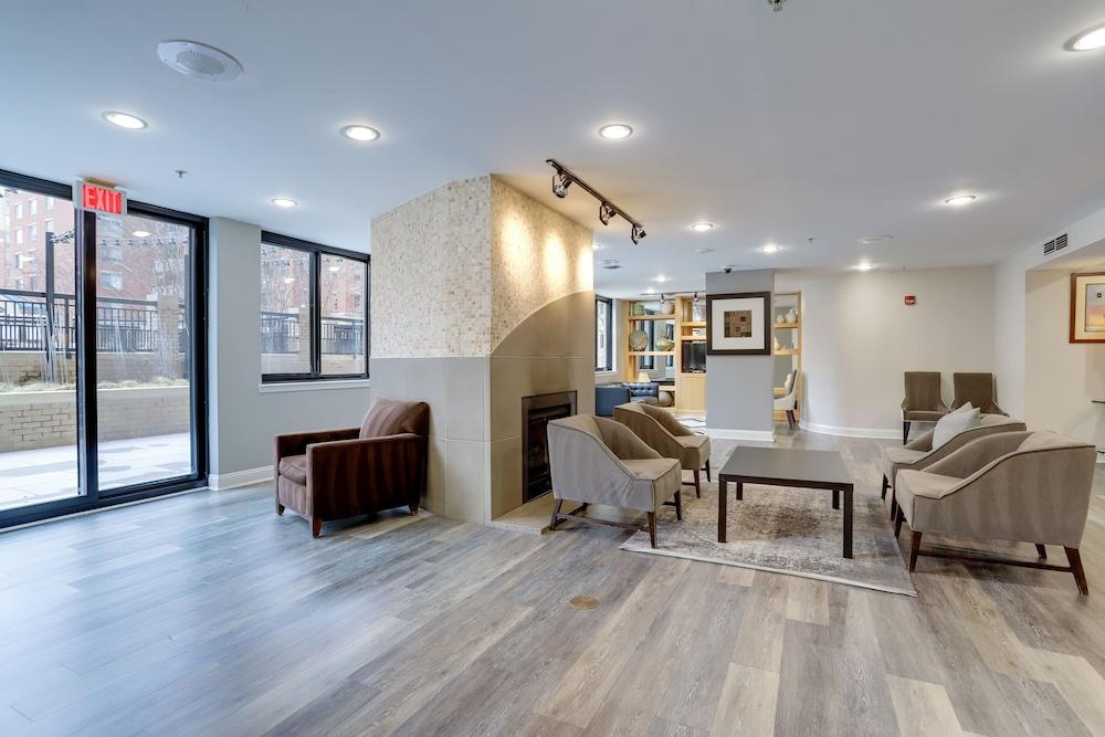 Fantastic Apt with City View at Ballston Lobby Sitting Area