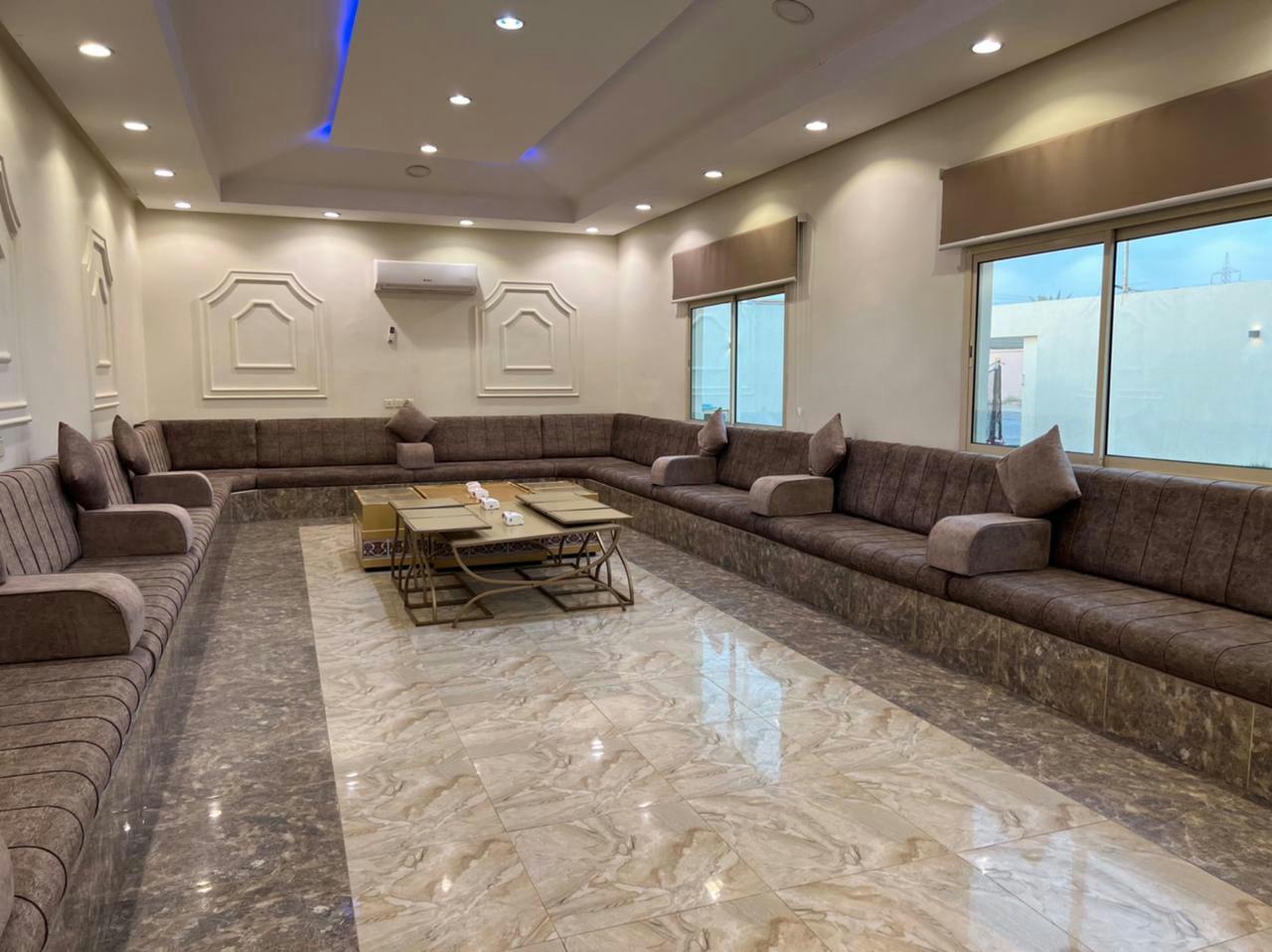 إستراحة بتصميم مريح وأثاث مريح وبسيط | 4610