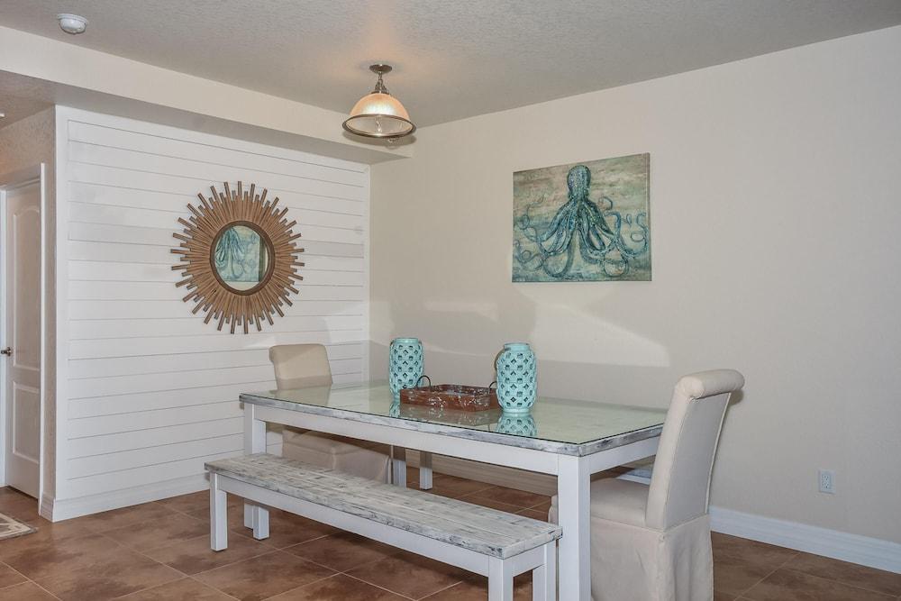 Large Corner Unit at Ocean Walk With Sneak Peak of the Ocean Ow20-501 Room