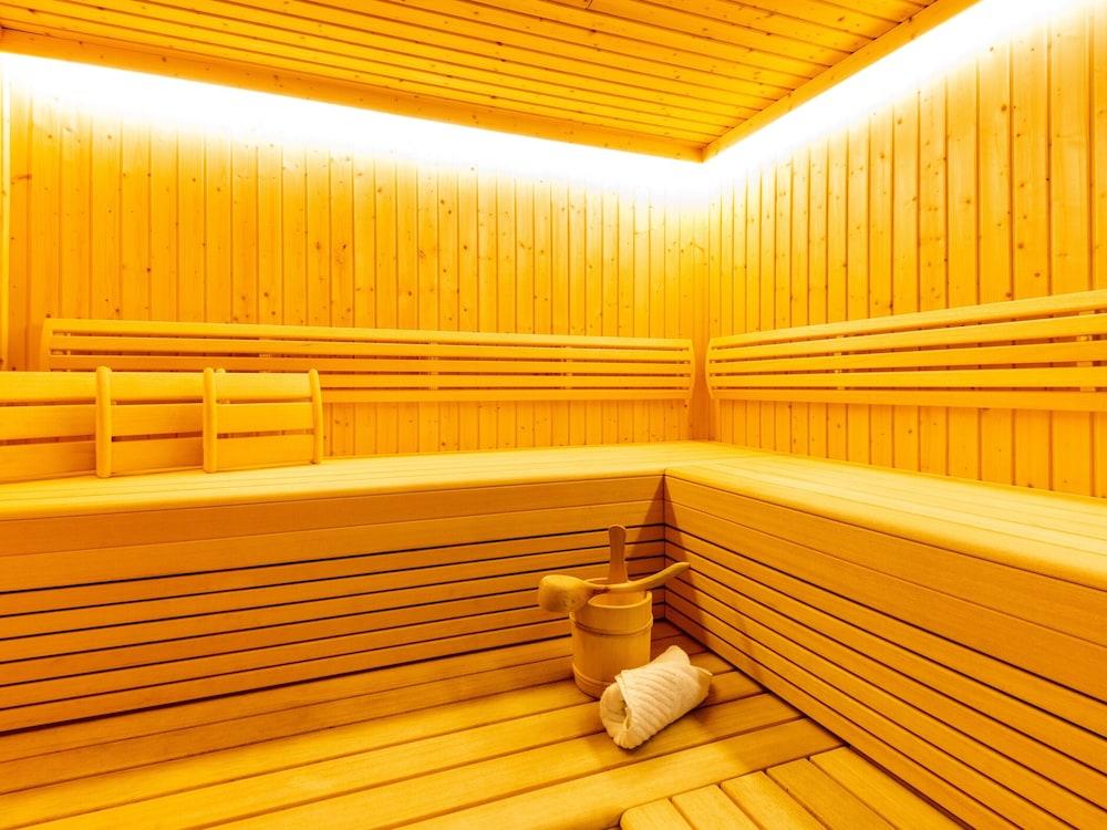 هوليداي هوم إن نيدارنشيل ويذ سونا علاج سبا