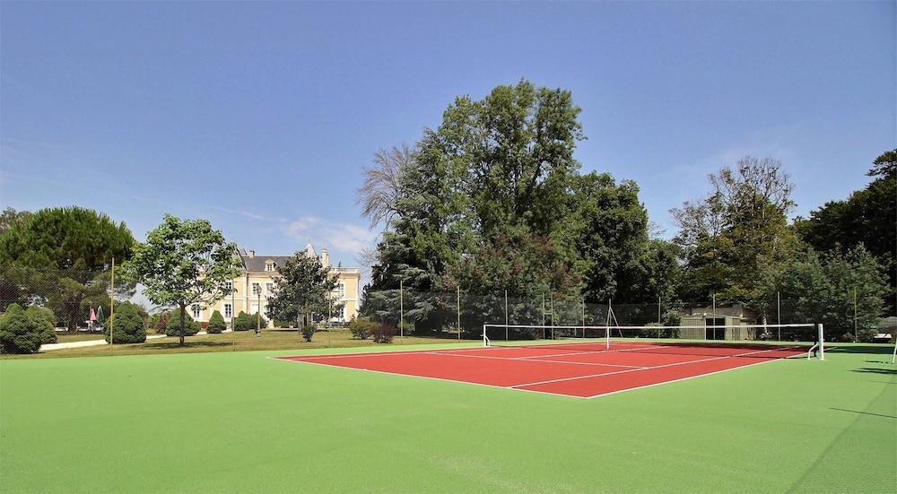 دومين دو بوزلوند - بيوت ملعب التنس