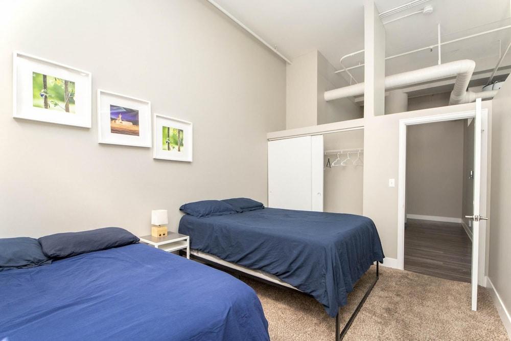 لوفت ستايل آ امت ويذ فاست وي فاي آند جيم غرفة